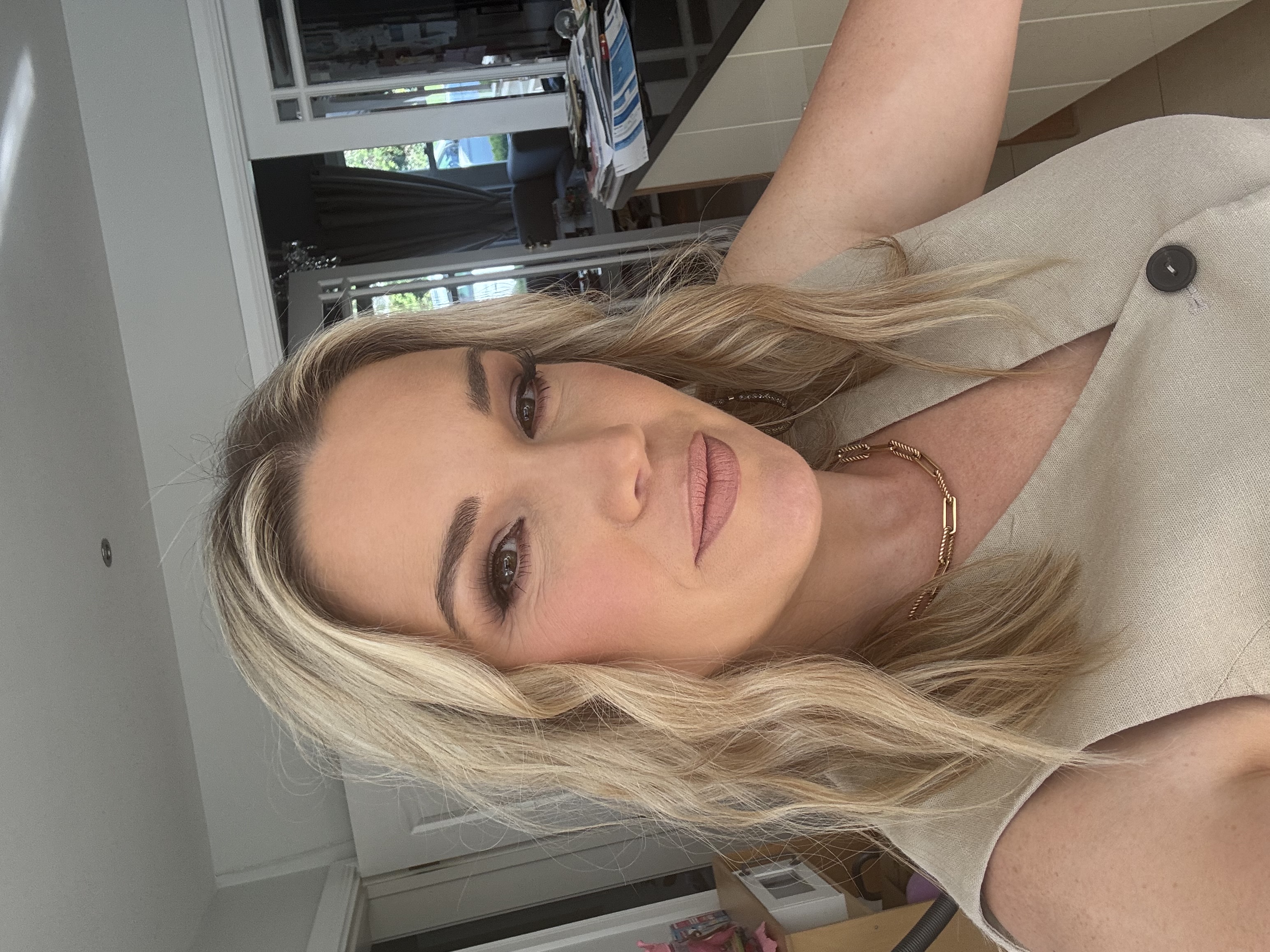 Agnes Kealy — makeup artist